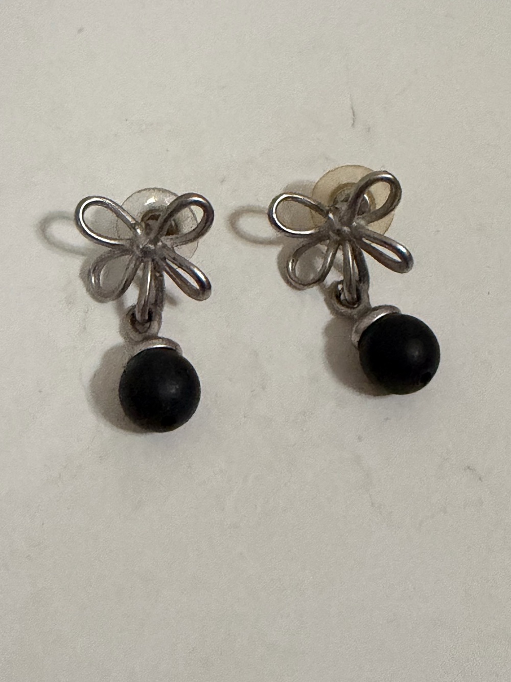 🦔 Vintage Silver Tone Bow Earrings